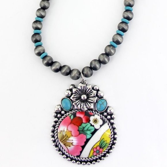 NWT Spanish Gardens Silvertone Necklace - Picture 1 of 3